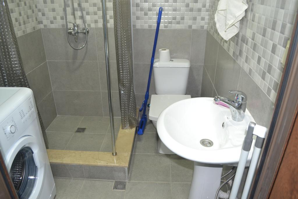 Apartment Mzika Batumi Exterior foto
